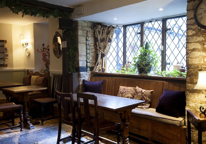 Imagen del bar/restaurante del Hotel Corinium And Restaurant. Foto 7