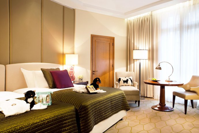 Imagen de la habitación del Hotel Corinthia London. Foto 13