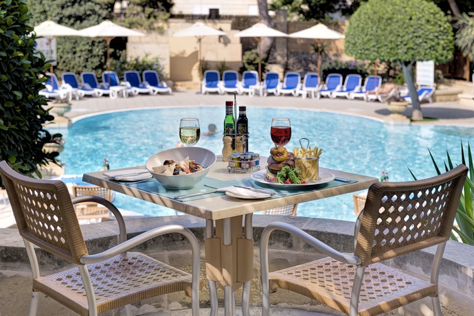 Imagen del bar/restaurante del Hotel Corinthia Palace Malta. Foto 6