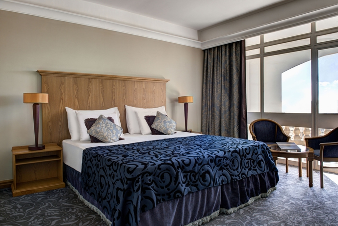 Imagen de la habitación del Hotel Corinthia Palace Malta. Foto 11