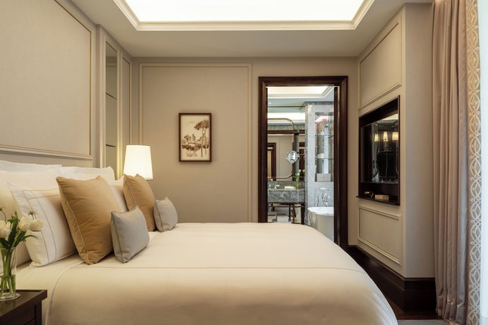 Imagen de la habitación del Hotel Corinthia Rome. Foto 12