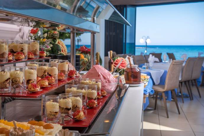 Imagen del bar/restaurante del Hotel Corissia Princess. Foto 2