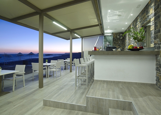 Imagen del bar/restaurante del Hotel Coriva Beach. Foto 2