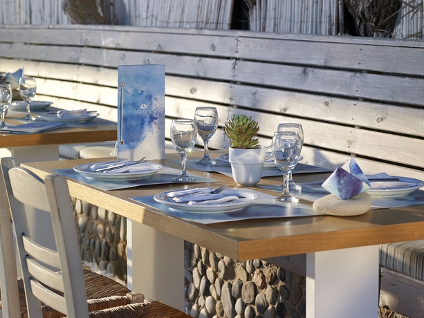 Imagen del bar/restaurante del Hotel Coriva Beach. Foto 4