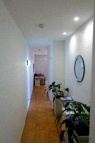 Imagen de los interiores del Hotel Corlette Retreat. Foto 35