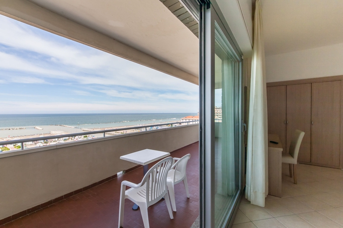 Imagen de los exteriores del Hotel Cormoran, Cattolica. Foto 5