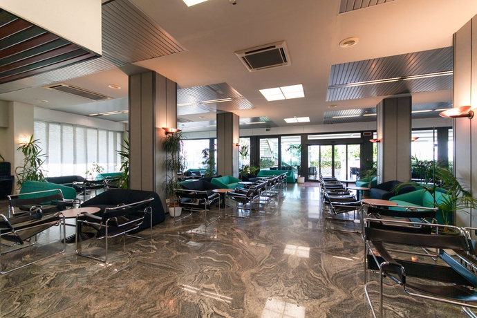 Imagen de los interiores del Hotel Cormoran. Foto 10