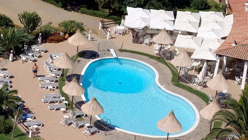 Imagen de la piscina del Hotel Cormoran & Residence. Foto 13