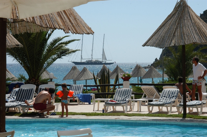 Imagen de la piscina del Hotel Cormoran & Residence. Foto 14