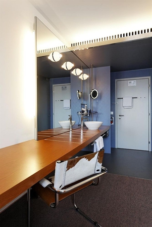 Imagen de la habitación del Hotel Cornavin. Foto 5