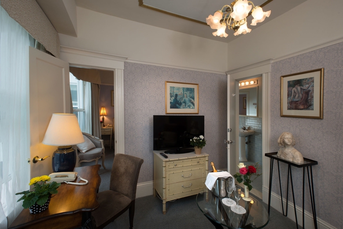 Imagen de los interiores del Hotel Cornell De France. Foto 12