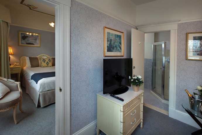 Imagen de los interiores del Hotel Cornell De France. Foto 14