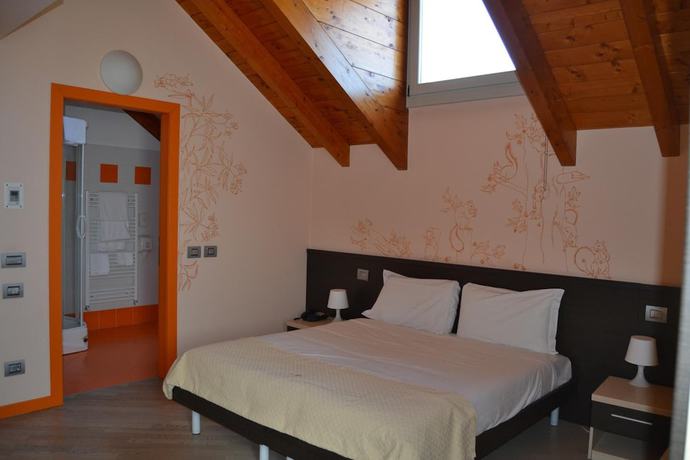 Imagen de la habitación del Hotel Cornelle. Foto 11