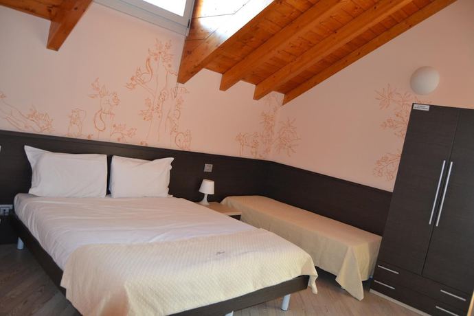 Imagen de la habitación del Hotel Cornelle. Foto 12