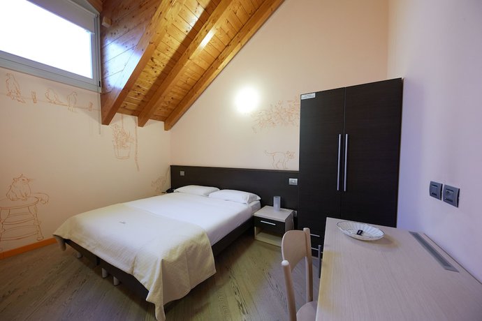 Imagen de la habitación del Hotel Cornelle. Foto 16