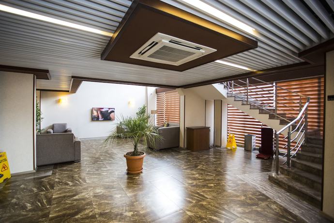 Imagen de los interiores del Hotel Corner Inn. Foto 20