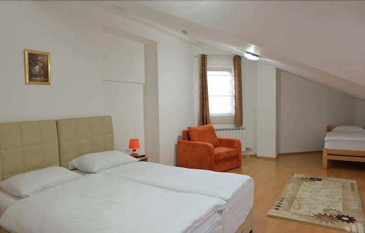 Imagen de la habitación del Hotel Corner, Sarajevo. Foto 9