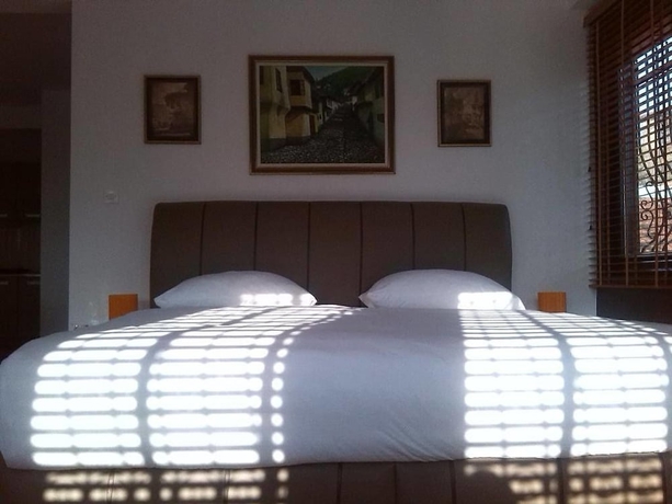 Imagen de la habitación del Hotel Corner, Sarajevo. Foto 10