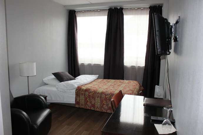 Imagen de la habitación del Hotel Cornerl. Foto 8