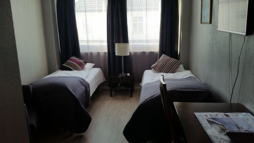 Imagen de la habitación del Hotel Cornerl. Foto 17