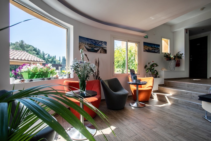 Imagen de los interiores del Hotel Corniche Du Liouquet. Foto 19