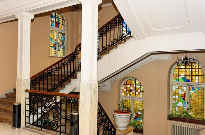 Imagen de los interiores del Hotel Coroana. Foto 7