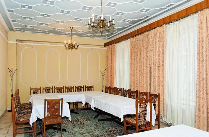 Imagen de los interiores del Hotel Coroana. Foto 8