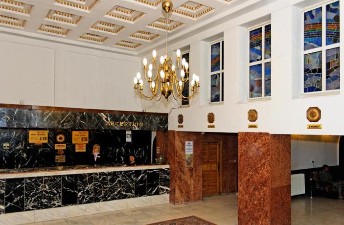 Imagen de los interiores del Hotel Coroana. Foto 9