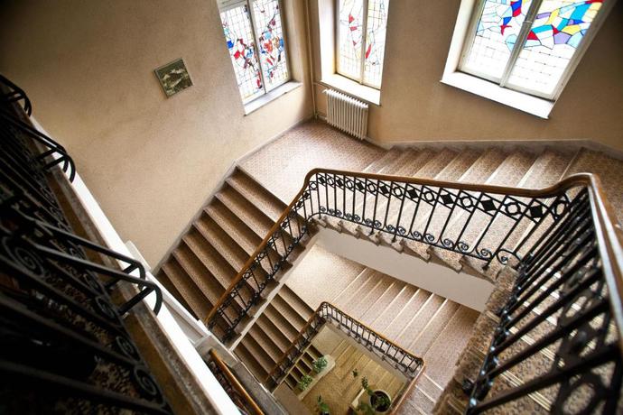 Imagen de los interiores del Hotel Coroana. Foto 10