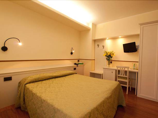 Imagen de la habitación del Hotel Corona, Cuvio. Foto 16