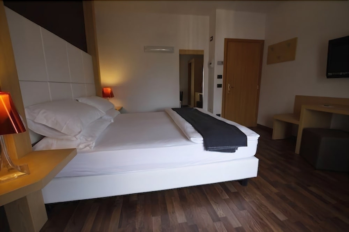 Imagen de la habitación del Hotel Corona Dolomites. Foto 4