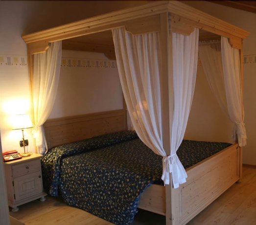 Imagen de la habitación del Hotel Corona Dolomites. Foto 9