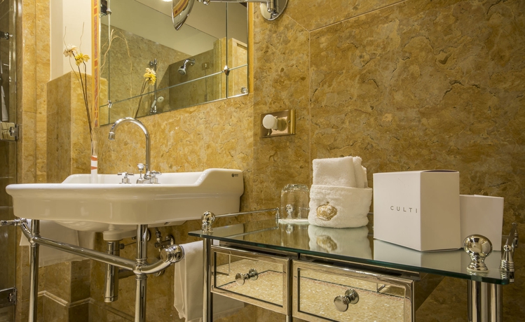 Imagen de la habitación del Hotel Corona D'oro. Foto 7