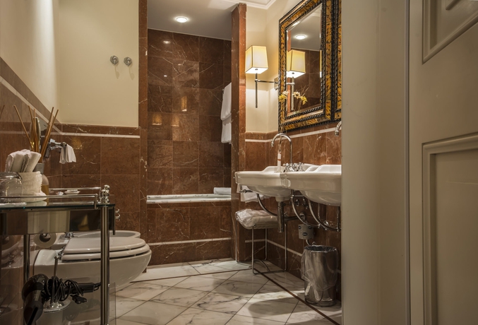 Imagen de la habitación del Hotel Corona D'oro. Foto 12