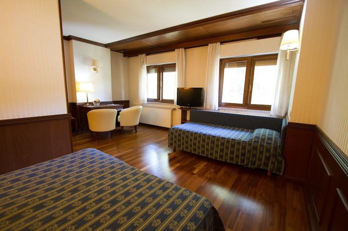 Imagen de la habitación del Hotel Corona, Pescasseroli. Foto 3