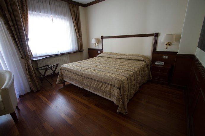 Imagen de la habitación del Hotel Corona, Pescasseroli. Foto 5