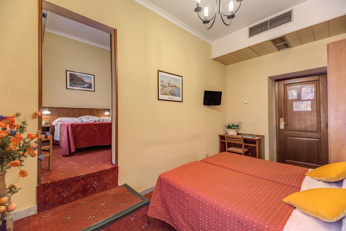 Imagen de la habitación del Hotel Corona, Plaza de la Rep&uacute;blica. Foto 8