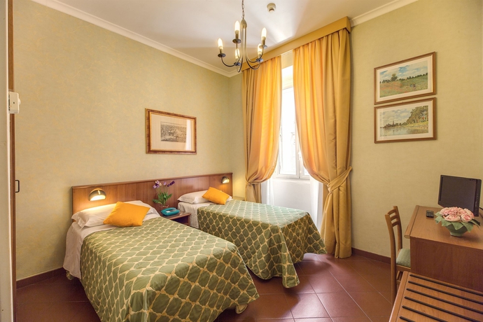 Imagen de la habitación del Hotel Corona, Plaza de la Rep&uacute;blica. Foto 9