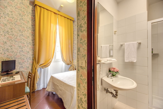 Imagen de la habitación del Hotel Corona, Plaza de la Rep&uacute;blica. Foto 13