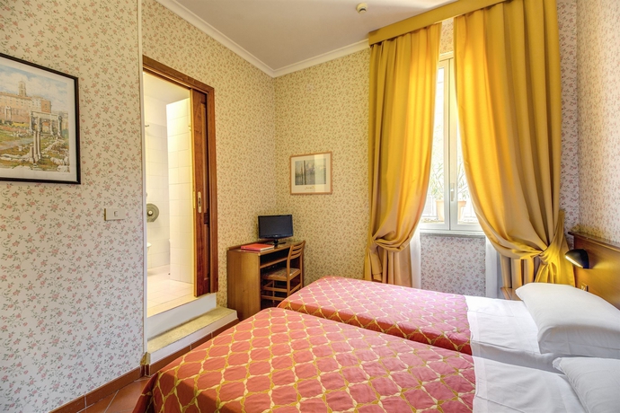 Imagen de la habitación del Hotel Corona, Plaza de la Rep&uacute;blica. Foto 14