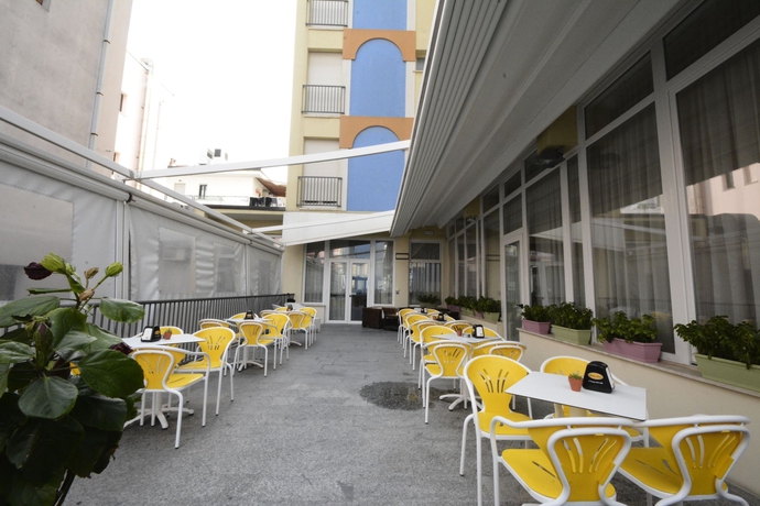 Imagen general del Hotel Corona, Rimini. Foto 3