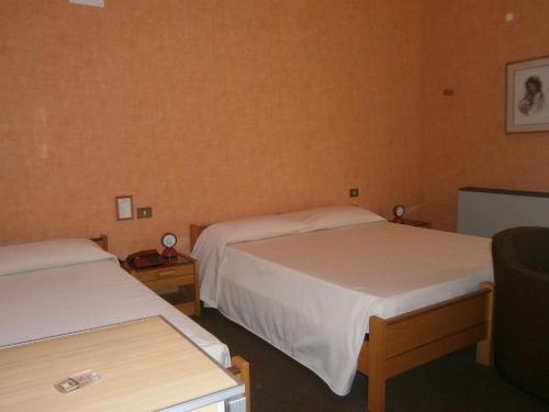 Imagen de la habitación del Hotel Corona, Termoli. Foto 9