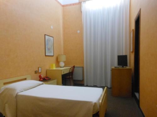 Imagen de la habitación del Hotel Corona, Termoli. Foto 10