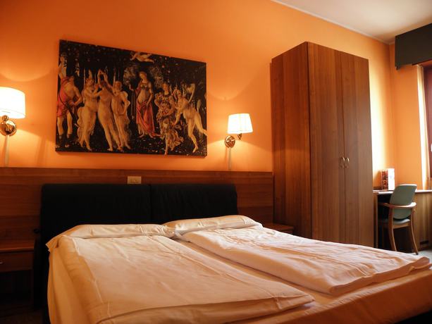 Imagen de la habitación del Hotel Corona, Tirano. Foto 6