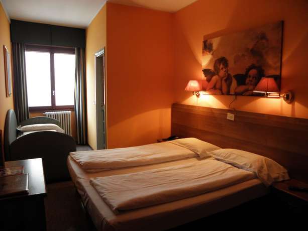 Imagen de la habitación del Hotel Corona, Tirano. Foto 16