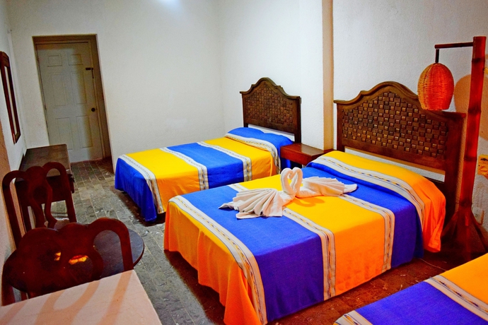 Imagen de la habitación del Hotel Corona Zihuatanejo. Foto 16