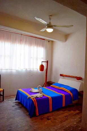 Imagen de la habitación del Hotel Corona Zihuatanejo. Foto 18