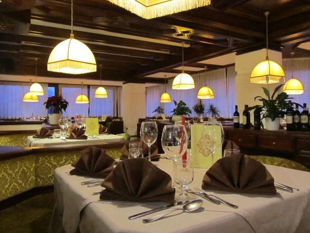 Imagen del bar/restaurante del Hotel Corona, Zoldo Alto. Foto 3