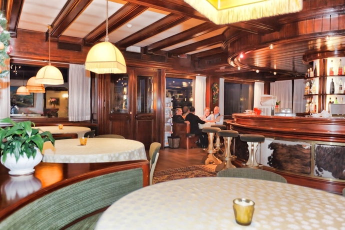 Imagen del bar/restaurante del Hotel Corona, Zoldo Alto. Foto 5