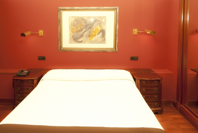 Imagen de la habitación del Hotel Corona de Castilla, Burgos. Foto 3